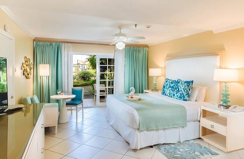 Rodney Bay Hotel | Get Ready for Blissful Getaway! 4 Spacious Units with Pool View, Beachfront!