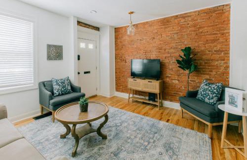 Historic Downtown Lancaster House | Getaway on Grant heart of Downtown with parking