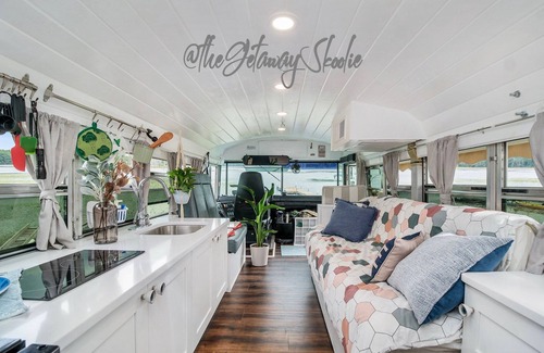 Portage House | Getaway Skoolie- OFF Grid & Take you wherever your heart desire
