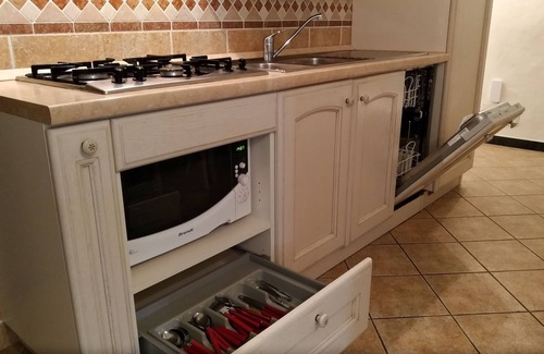 Civezza Apartment | Ggroße Ferienwohnung mit Terrasse, Laden und Restaurant Fußläufig