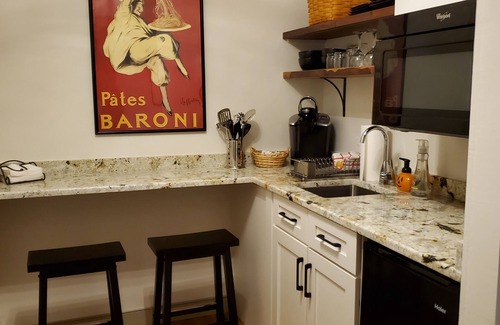 Scottsville Apartment | Ghost Pine Studio, Scottsville 1 Bedroom Retreat