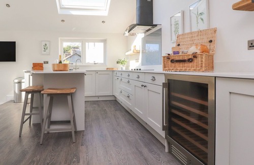 Milnthorpe Cottage | GHYLL COTTAGE, pet friendly, with open fire in Milnthorpe