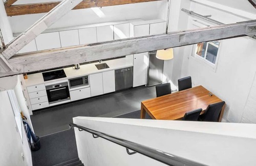 Sullivan's Cove Apartment | Gibson's Mill waterfront loft apartment - 303