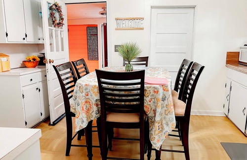 Reed Creek House | Giggling Creek Cottage: 45 Acres of Rural Bliss, BedJet, Arcades + Pet Friendly