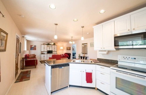 Thatcher House | Gila Valley Cottage: Your Peaceful Retreat