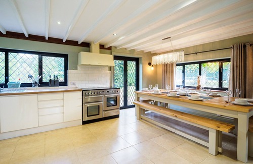 Upper Dicker House | Gildridge Estat Large Group Tennis Court