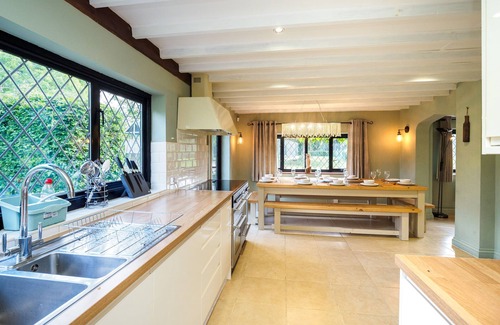 Upper Dicker House | Gildridge Estat Large Group Tennis Court