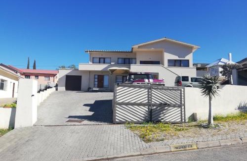 Springbok Apartment | Ginas Place