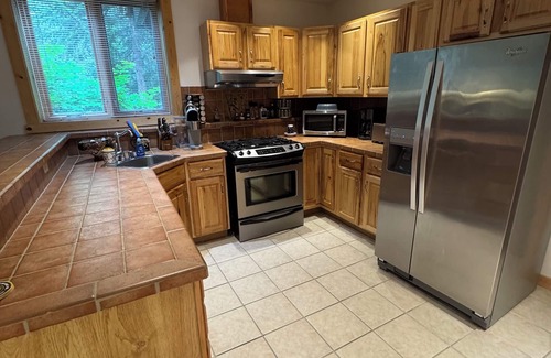 Alyeska Apartment | Girdwood Alaska rental near ski resort. Customers rave: so cute, clean and cozy!
