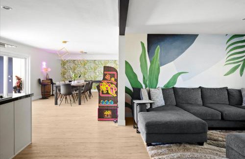 Papago Parkway House | Girls Getaway Haven Outdoor Bar w Pool & Hot Tub