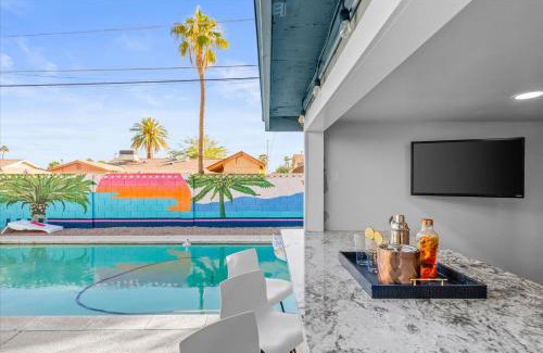 Papago Parkway House | Girls Getaway Haven Outdoor Bar w Pool & Hot Tub