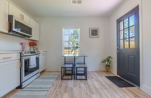 University District House | Girls Just Want To Have Fun: Girly Getaway! Luxe + Spacious 2 BR FENCED YARD