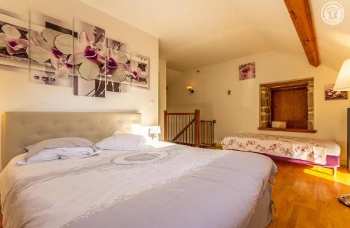 Antully House | Gite 1 Les Perrières 6 personnes Bourgogne Maison entre Autun et Le Creusot TGV Maymard Yannick