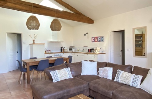 Civrac-de-Blaye House | Gîte 30 minutes from Bordeaux, set in wooded grounds with swimming pool