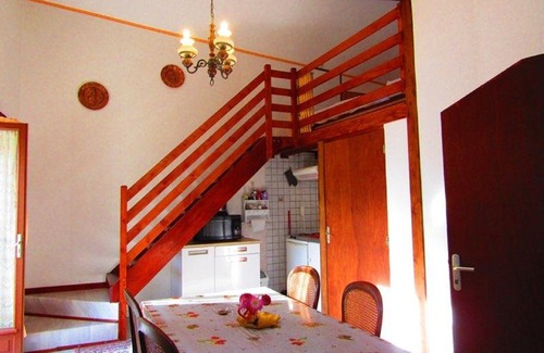 Chateau-Verdun House | Gite 5 - Le Cairn: Bed and Breakfast
