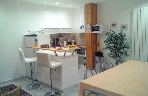 Vieille-Brioude Villa | GITE 6-8 PERS. PRIVATE POOL, 3 BEDROOMS, 3 BDR, KITCHEN, ALLIER VALLEY