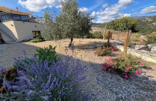 Montpeyroux House | Gite Aigues Vives - Les Jardins