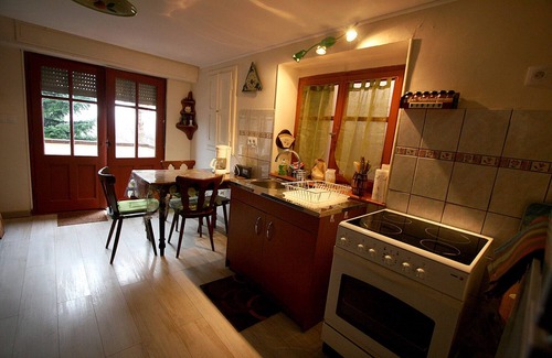 Saint-Nabor House | Gite classified La Trémelière facing the vineyards and the plain at the foot of the mountain