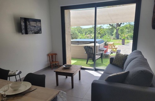 Couzon Cottage | Gite Couzon, 1 bedroom, 2 persons