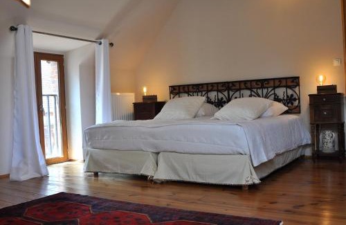 Aubigny-sur-Nere House | Gite de charme en Sologne, séjour en famille, jardin, rivière, jeux, nature & détente