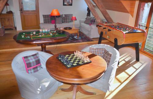 Aubigny-sur-Nere House | Gite de charme en Sologne, séjour en famille, jardin, rivière, jeux, nature & détente