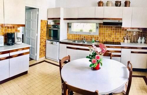 Uzerche Villa | Gîte de France A pearl of view 4 ears of corn - Gite de France 14 people