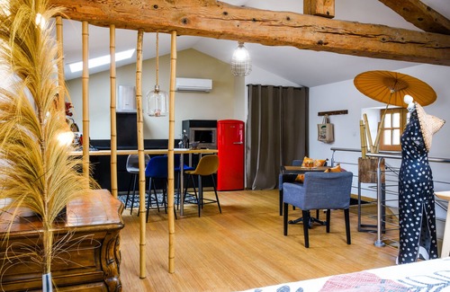 Mirepoix Apartment | Gite de l'Autre jardin, in the heart of Mirepoix, quiet, terrace, swimming pool.