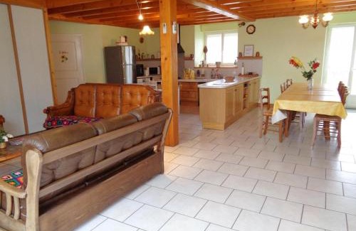 Apinac House | Gite de la croix