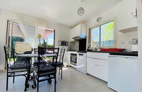 Montauban House | Gite du golf with swimming pool electric vehicle recharge