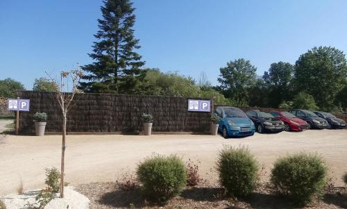 Proulieu House | GITE DU ROY D'AMONT Plaine de l'Ain, Parking, Local vélo et table d'hôtes