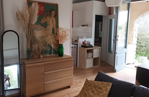 Les Vans Cottage | Gite entre pierre et bois