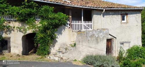 Villeneuve-dʼAllier Apartment | Gite grand champ