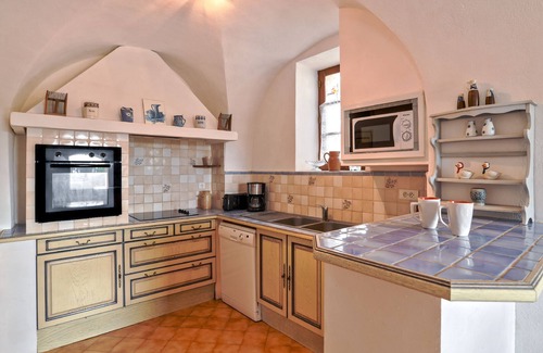 Peypin-d'Aigues Apartment | Gite in a property of 12 hectares among 5 cottages in the Luberon with swimming pool