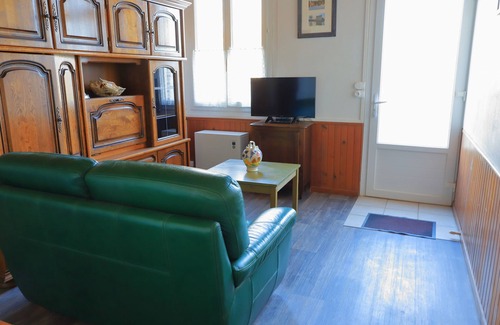 Ouzouer-sur-Trezee Apartment | Gite in the Loiret, near the Loire, on the banks of the Briare canal.