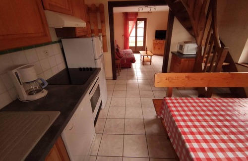 Dommartin-les-Remiremont Cottage | Gîte Lise with Spa Jacuzzi Sauna