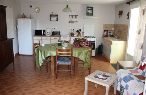 Saintes House | Gîte laccalmie17 2-star holiday rental with swimming pool 2 Km from town center
