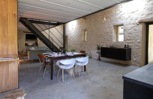 Grezillac House | Gite Le Chai, design loft and private pool in the heart of the vineyards