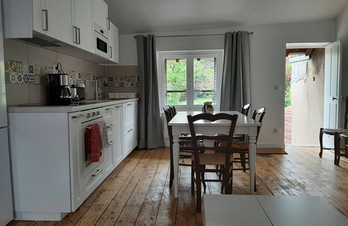 Albigny-sur-Saone Apartment | Gite le haut des maraîchers. Apartment for 4 to 6 people,