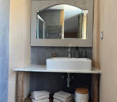 Cons-Sainte-Colombe Bed & Breakfast | Gite les 4 Saisons - chambre Printemps