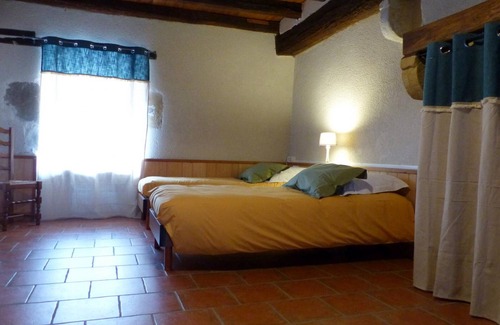 Lurcy-Levis Cottage | Gite Lurcy-Lévis, 4 bedrooms, 10 persons