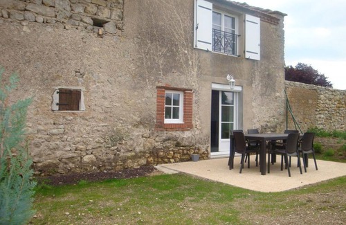 Saint-Priest-d'Andelot Cottage | Gite Saint-Priest-d'Andelot, 1 bedroom, 2 persons