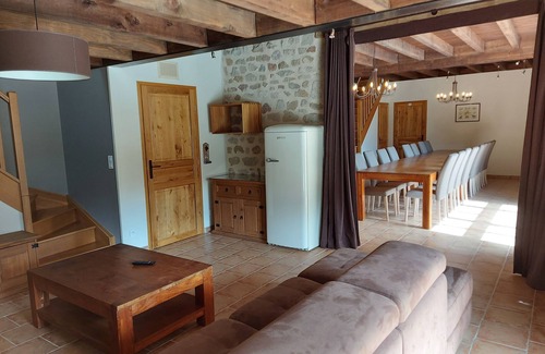 Charensat House | Gîte sleeps 25, swimming pool, whirlpool bath, fitness, sauna