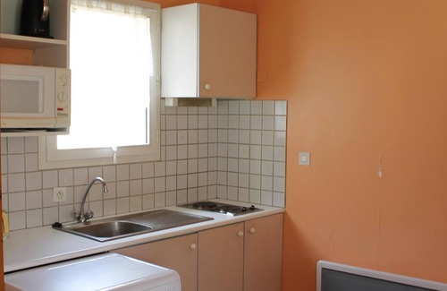 Sederon Cottage | Gite + terrasse 4 persons, Drôme Provençale, small shops in the village