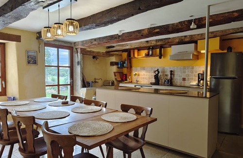 Saint-Antonin Noble Val House | Gite Valades with pool and view