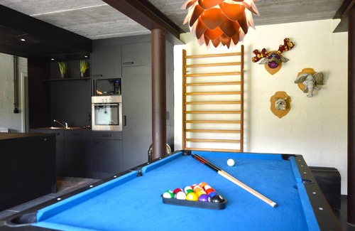 Heyd House | Gite with pool table, hot tub and sauna