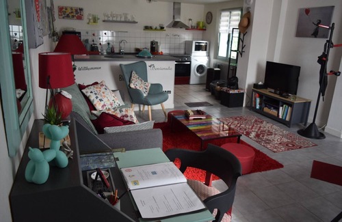 Rougegoutte Cottage | Gite with private entrance and parking/waterfront patio