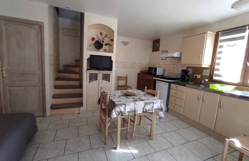 Saint-Julien Apartment | Gite with swimming pool Verdon/Gréoux Bains/Lac Esparron. Pets accepted