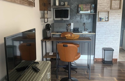 Dampierre Cottage | GÎTES 23M2 with terrace, heated pool, SPA and sauna
