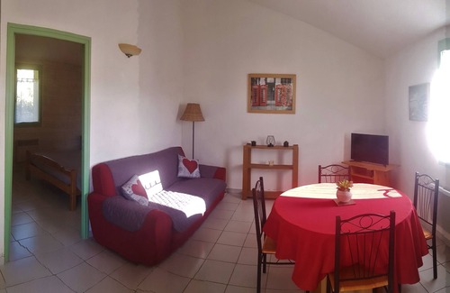 Tauriers House | GITES FOR RENT (AIR-CONDITIONED) WITH SWIMMING POOL VILLAGE DE TAURIERS