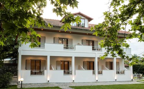 Paralia Skotinis Apartment | Gkaras Campsite & Apartments